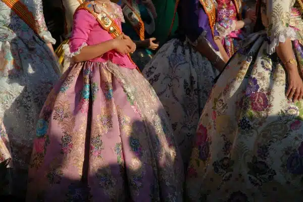 Quels sont les caractéristiques distinctives de la robe espagnole ?